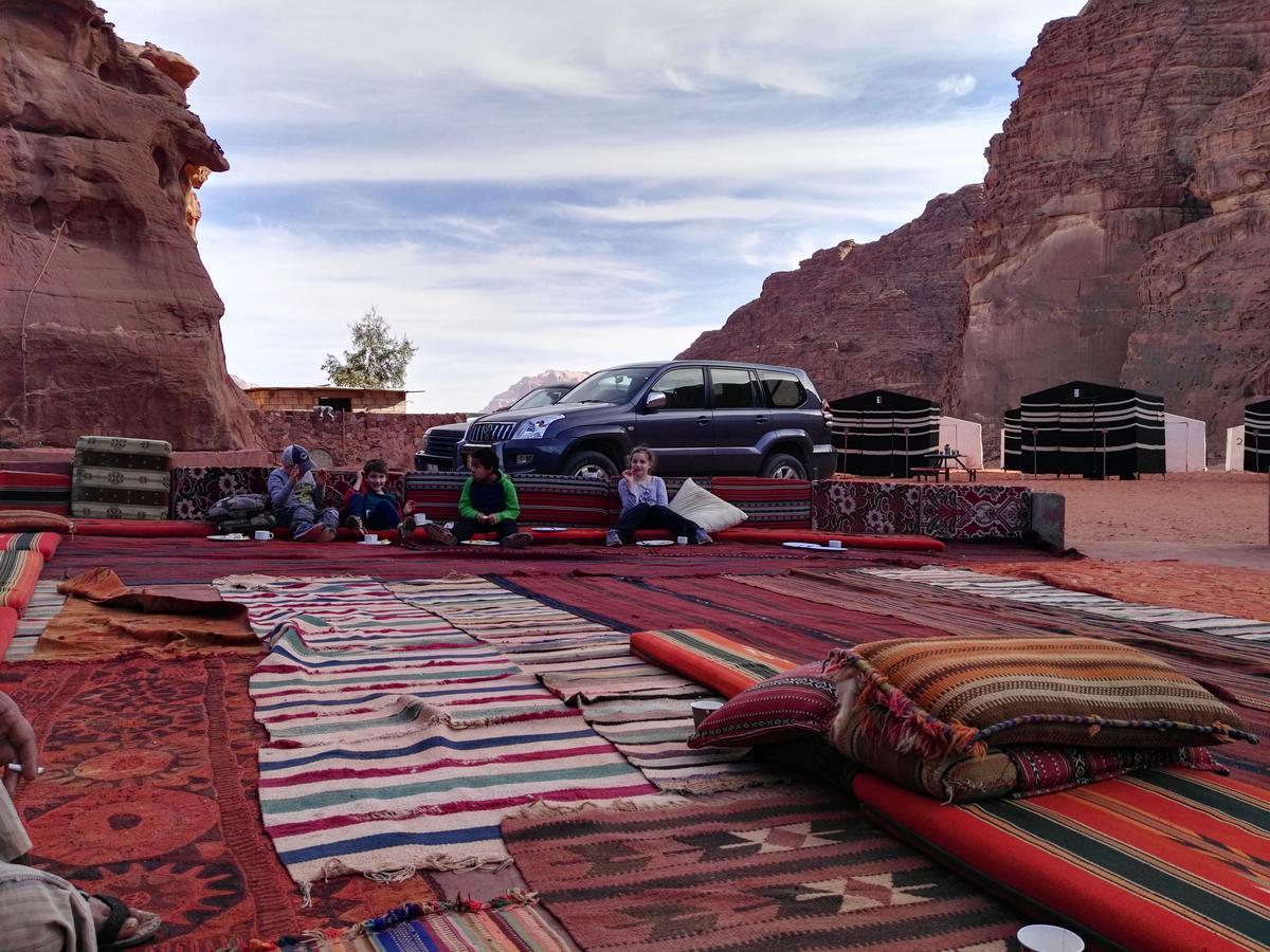 Hôtel Rainbow Camp à Wadi Rum Extérieur photo