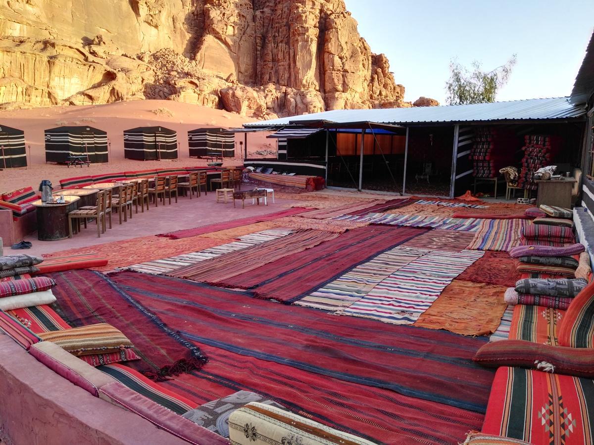 Hôtel Rainbow Camp à Wadi Rum Extérieur photo