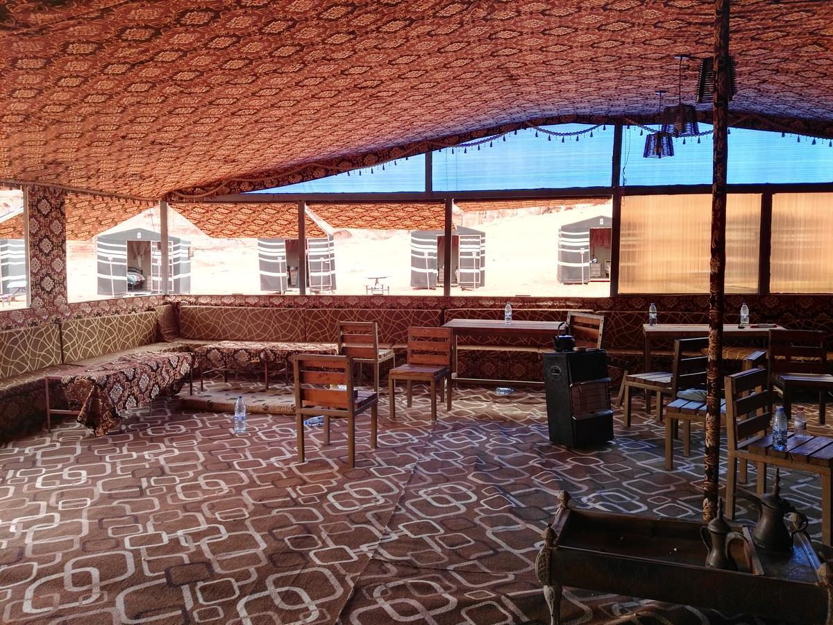 Hôtel Rainbow Camp à Wadi Rum Extérieur photo