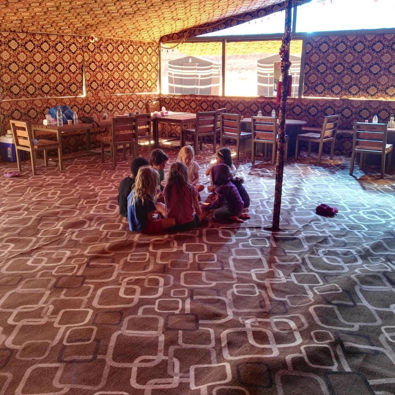 Hôtel Rainbow Camp à Wadi Rum Extérieur photo