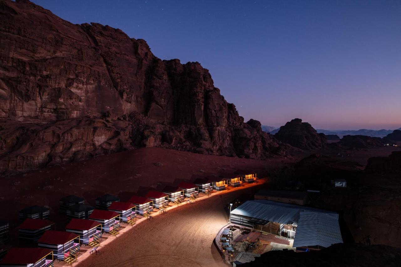 Hôtel Rainbow Camp à Wadi Rum Extérieur photo