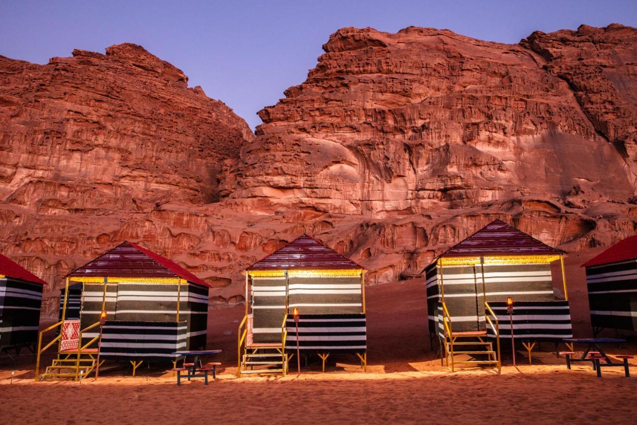 Hôtel Rainbow Camp à Wadi Rum Extérieur photo
