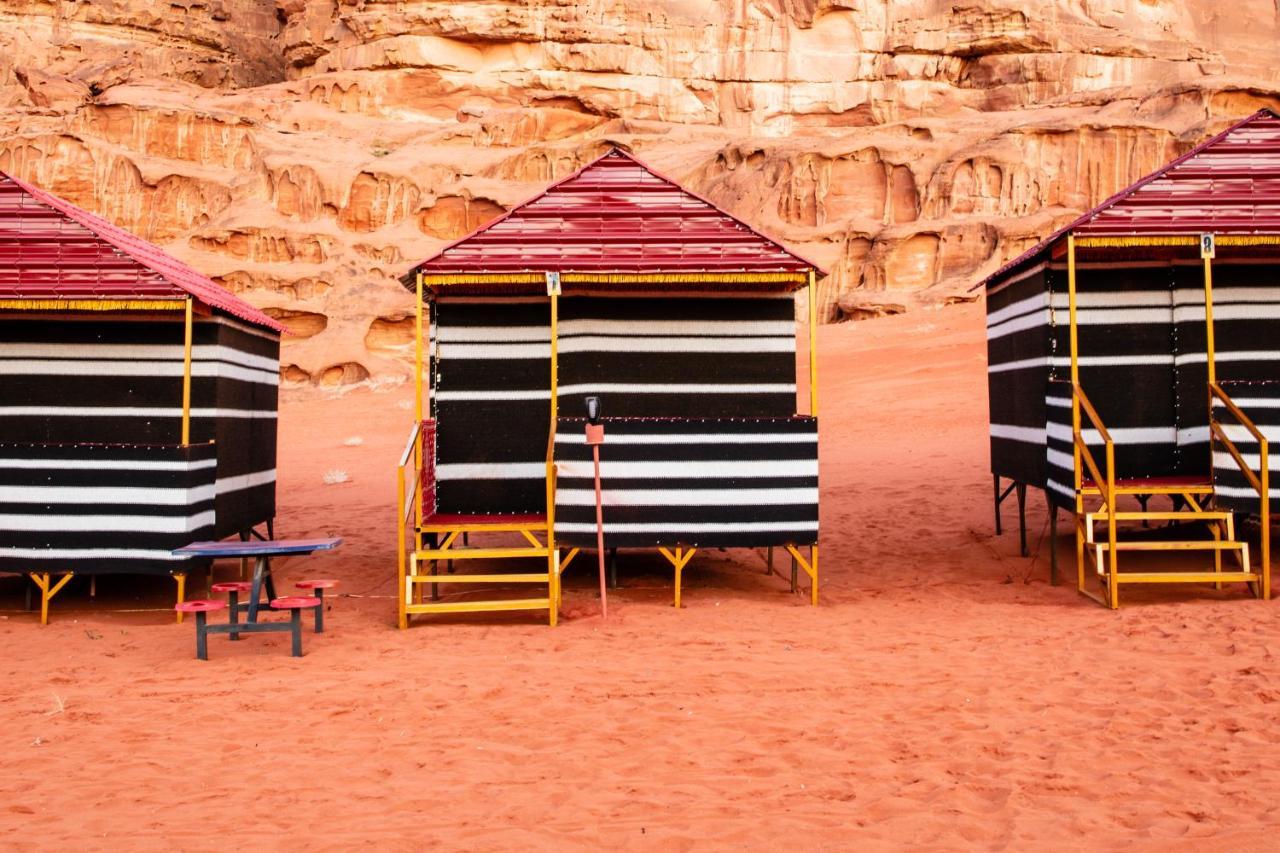Hôtel Rainbow Camp à Wadi Rum Extérieur photo