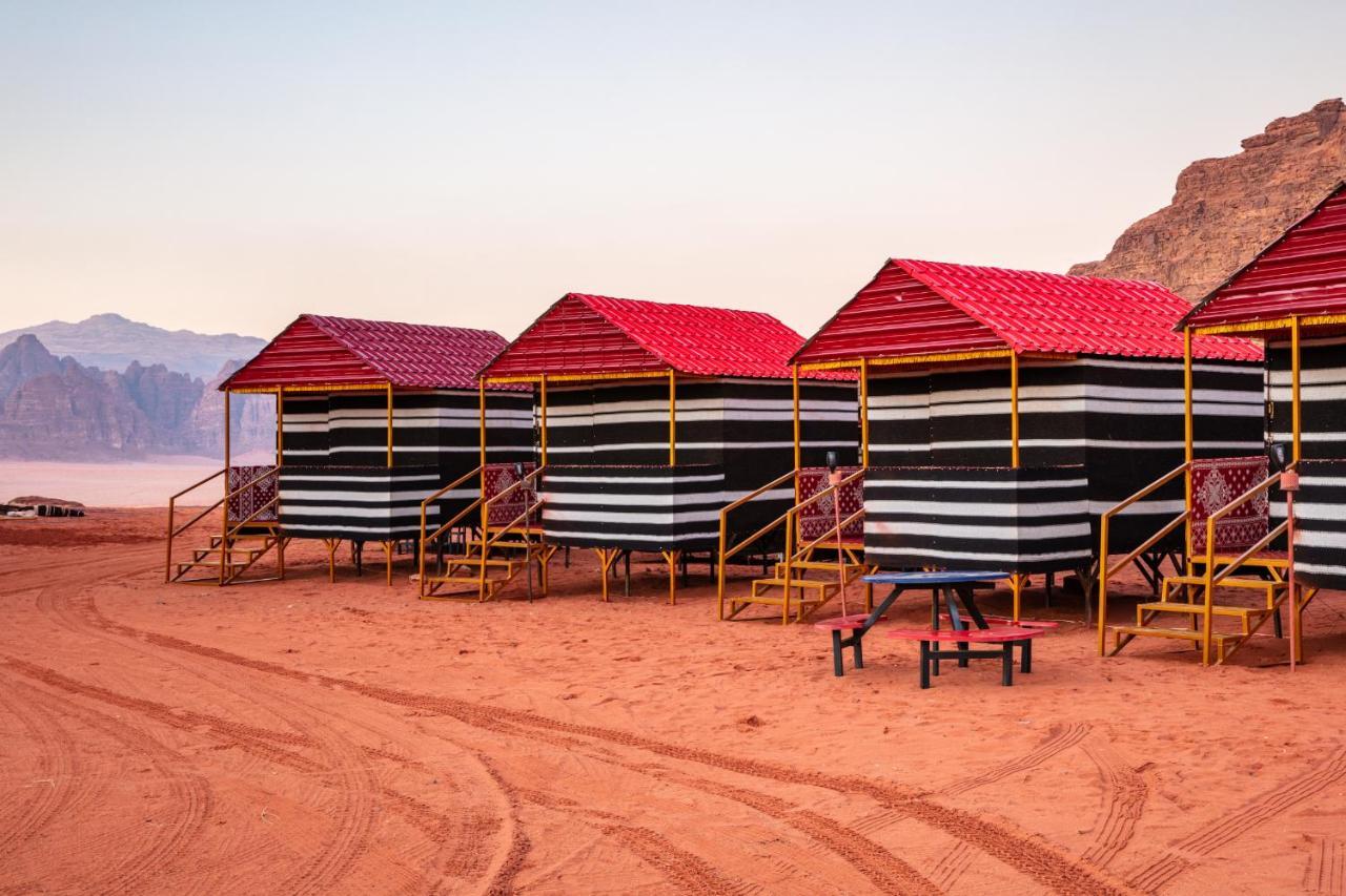 Hôtel Rainbow Camp à Wadi Rum Extérieur photo